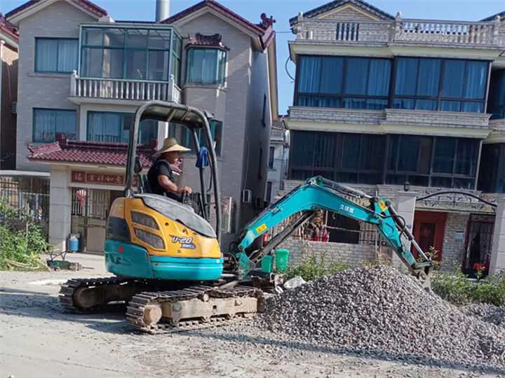 无锡环太湖风景区进行路面破碎作业