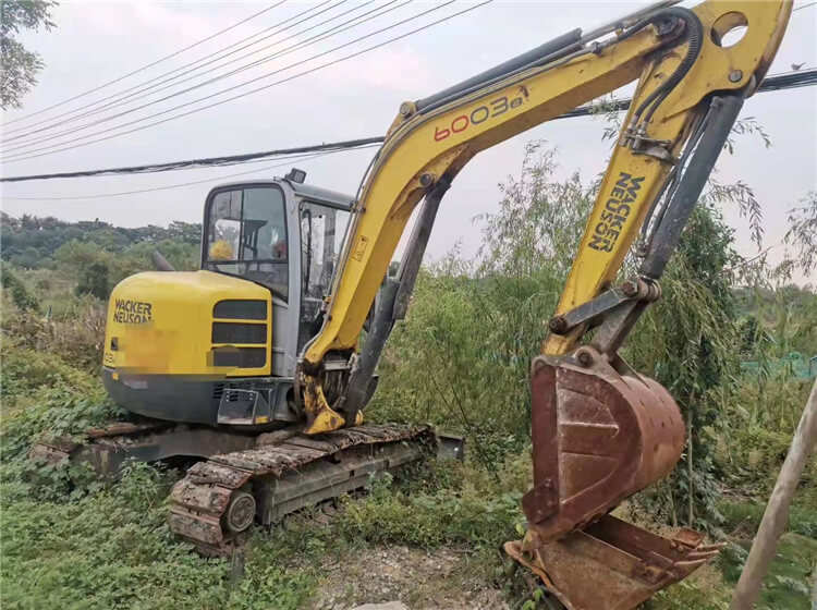 无锡租赁小挖机时需要注意的事项